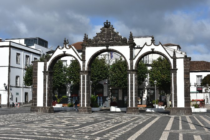 013.Ponta Delgada-Portas da Didade