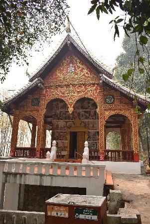 165_LuaPrab_Wat Tham Sakkalin
