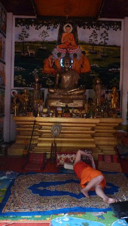 166_LuaPrab_Wat Tham Sakkalin