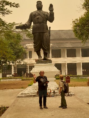 180_LuaPrab_Statue Sisavang Vong