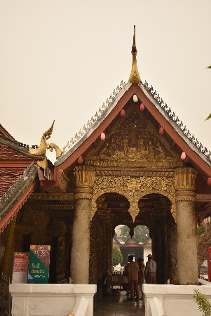 185_LuaPrab_Wat Mai Suwannaphumaham