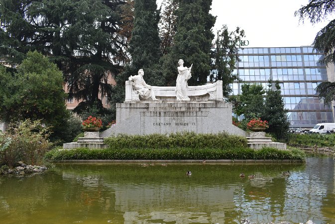 012_It-Ber_Monumento a Gaetano Donizetti