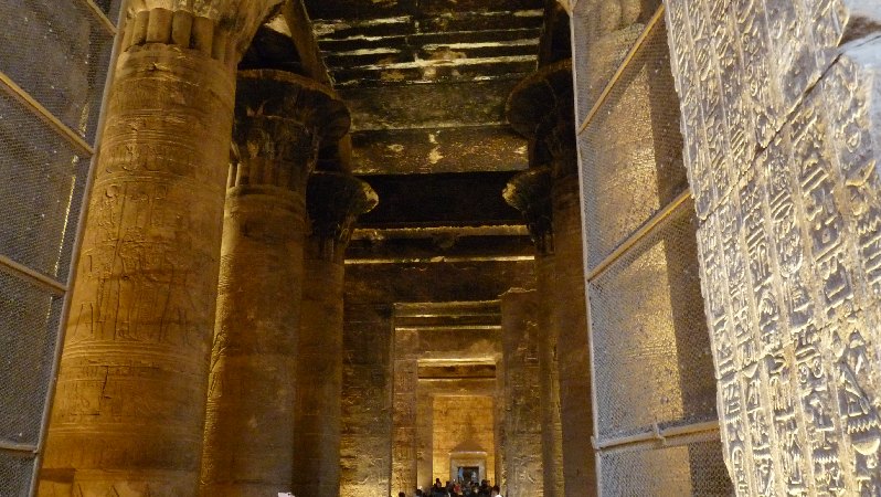 052.Eg_Edfu Temple-Festival Hall