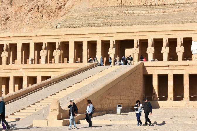 107.Eg_Mortuary Temple of Hatshepsut-Ramp to Third Level