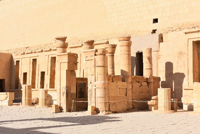 109.Eg_Mortuary Temple of Hatshepsut-Upper Courtyard