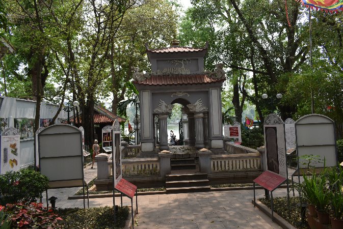 09_Vie_Hanoi-Dinh Nam Huong Temple