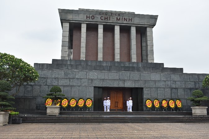 43_Vie_Hanoi-Ho Či Minovo mauzoleum