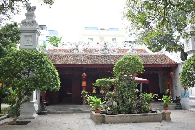 52_Vie_Hanoi-Quan Thanh Temple
