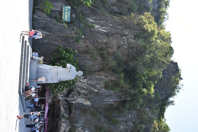 85_Vie_HaLong-Statues of G.X.Ti Top