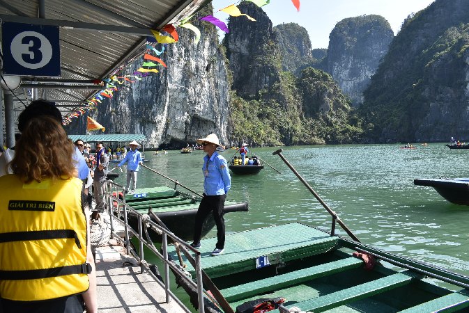 87_Vie_HaLong-Hang Luon Cave