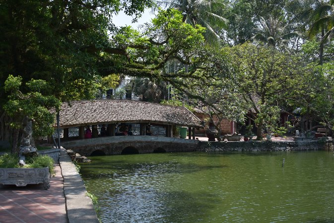 106a_Vie_TaiPag-Thay Pagoda-Nhat Tien Bridge