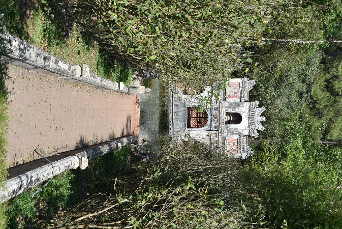 292_Vie_Hue-Tu Hieu Pagoda-Ho Bán Nguyet