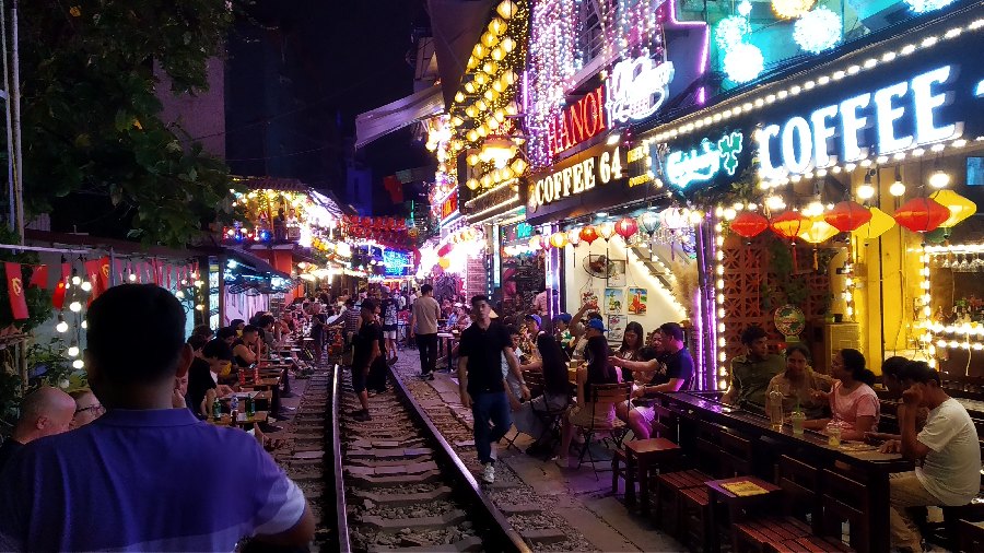 001__Vie_Hanoi-Train Stree