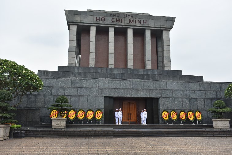 043__Vie_Hanoi-Ho Či Minovo mauzoleu