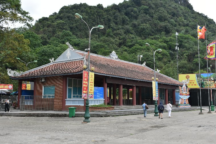 065__Vie_PerfumePagoda-Thien Tru Templ