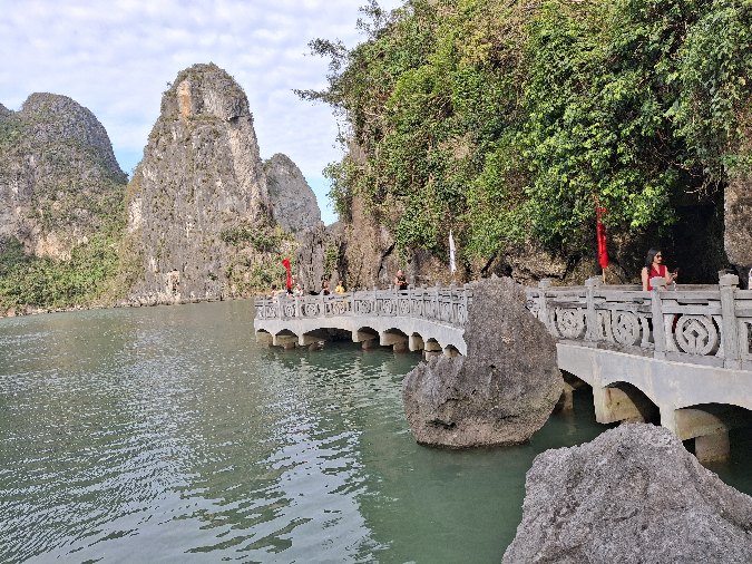 094__Vie_HaLong-Sung Sot Cav