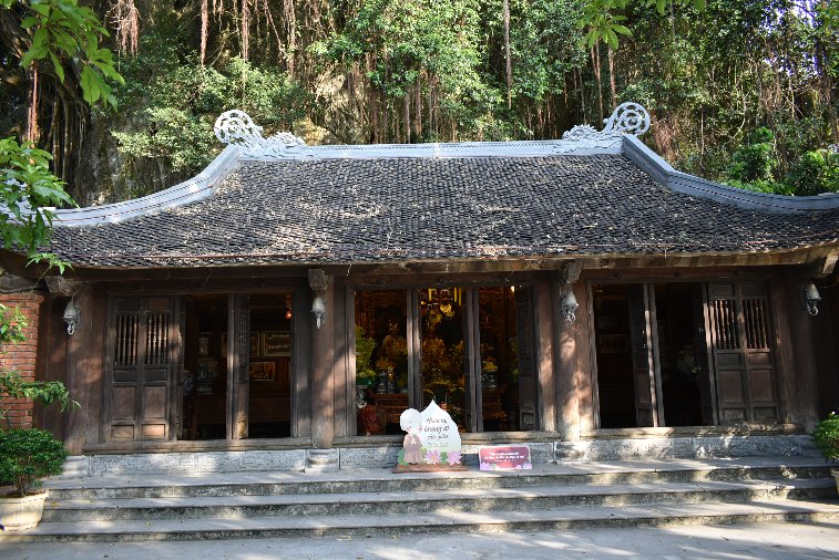 127__Vie_NinhBinh-Den Mau Templ