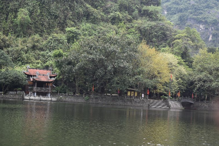 146__Vie_NinhBinh-Trang An Boat Tour-Phu Khong Templ