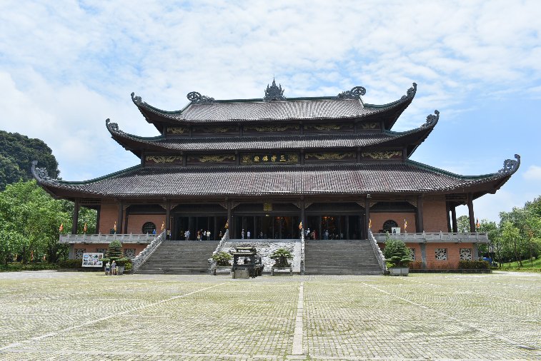 187__Vie_NinhBinh-Bai Ding pagoda-The Three Periods Hall and Templ