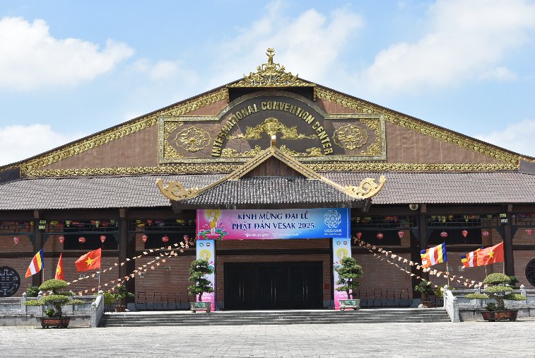 195__Vie_NinhBinh-Bai Ding pagoda-International Convention Cente